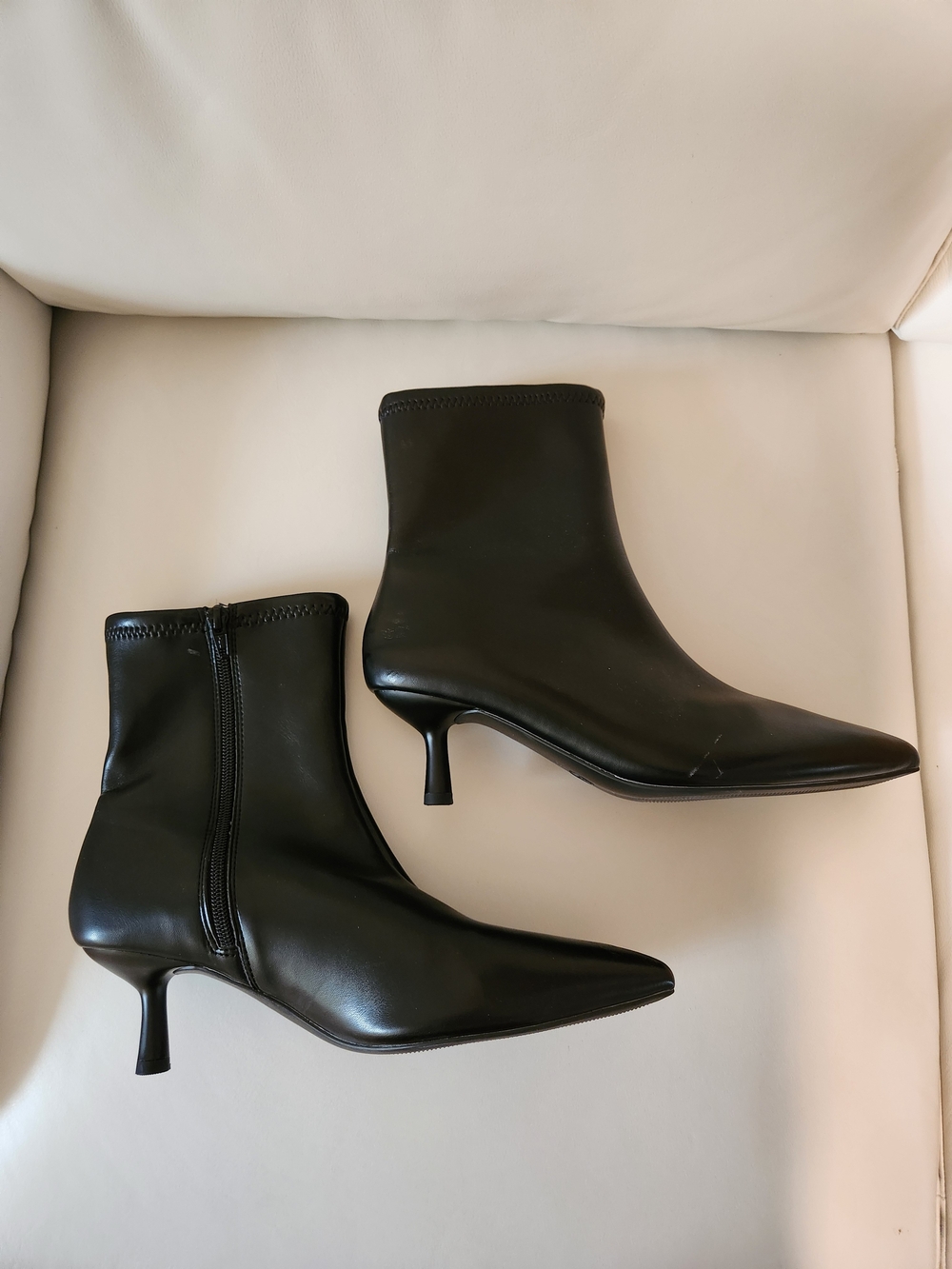 Black Pointed Toe Kitten Heel Ankle Boots..9 1/2